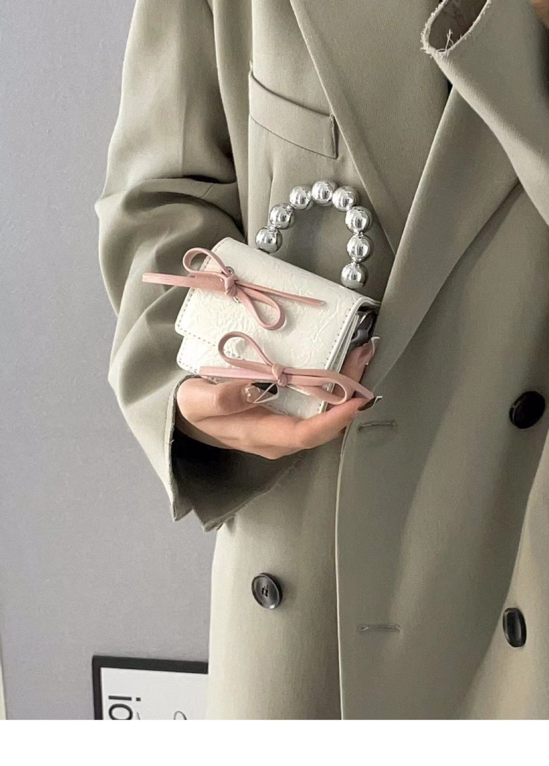 Textured Cute Bow Mini Chain Handbag